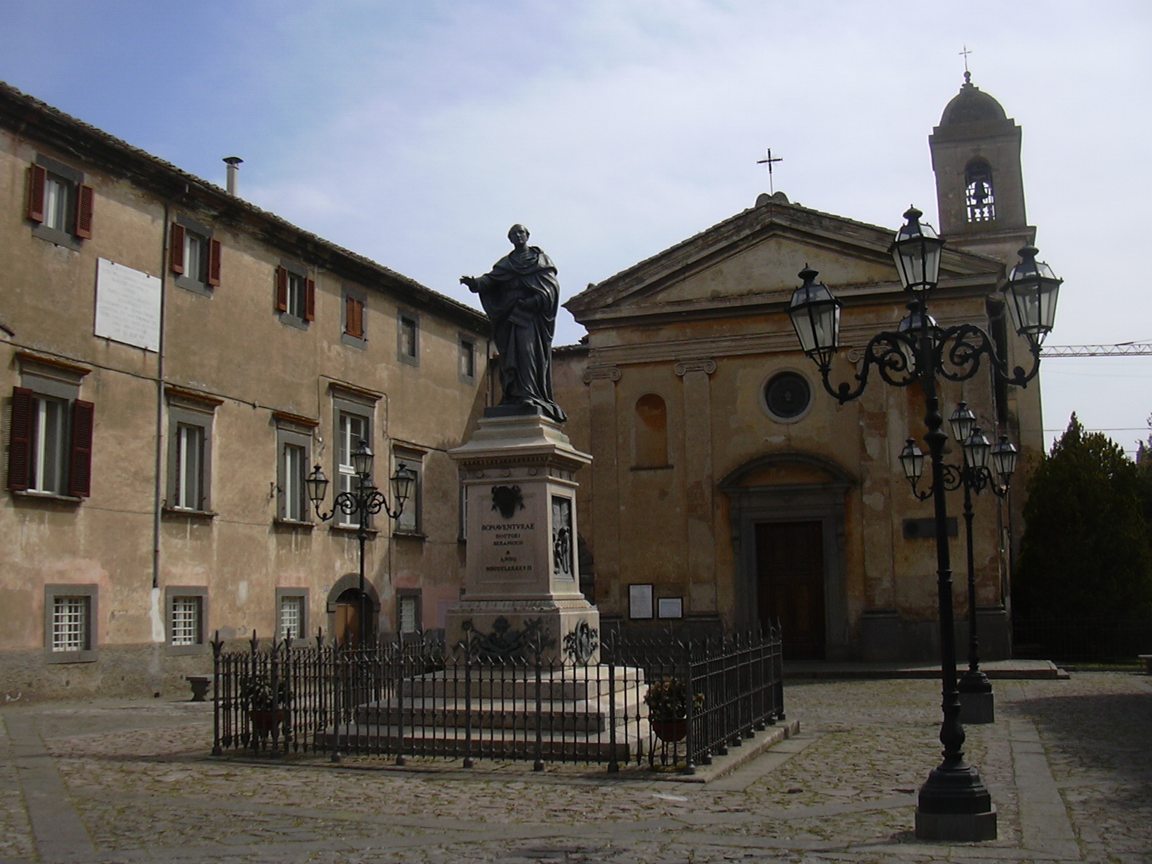 Una piazza del centro di Bagnoregio